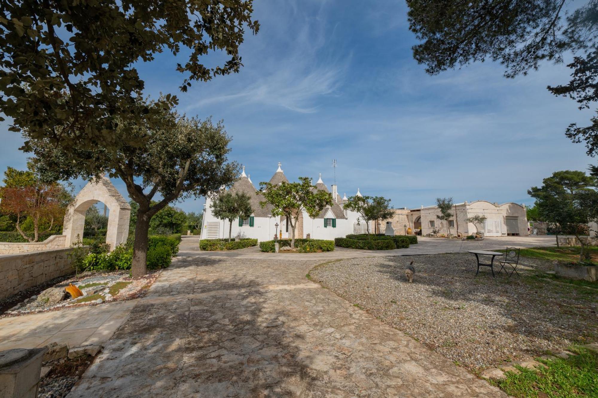 Trullo Degli Anelli In Masseria Cisternino Exterior foto